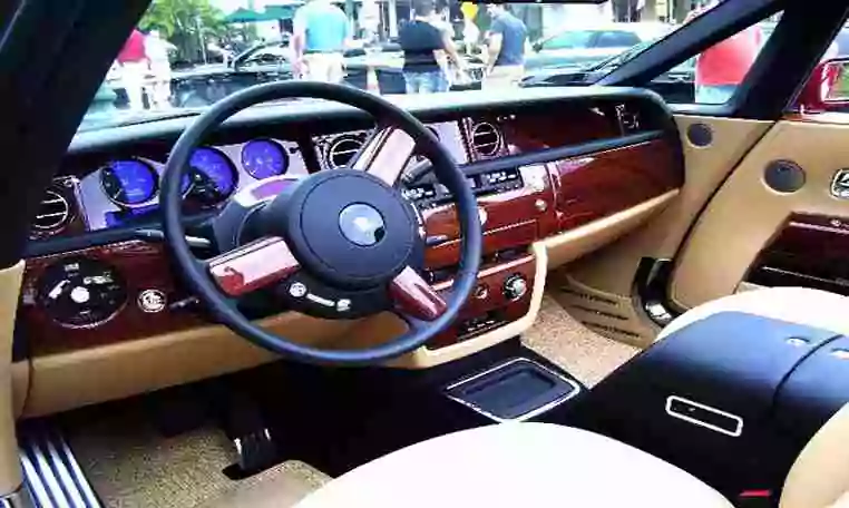 Rolls Royce Drophead Car Rent Dubai